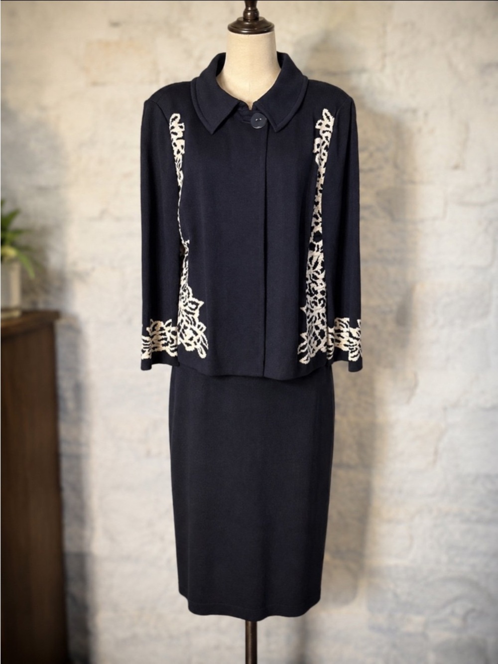 St. John Santana Knit Navy POWER SUIT 2 pc Jacket Skirt 10/12